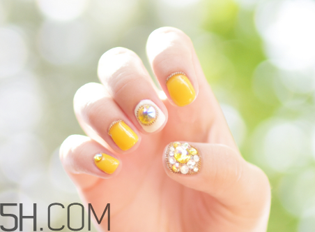 貼片美甲可以長(zhǎng)期做嗎？暖色系美甲新款式