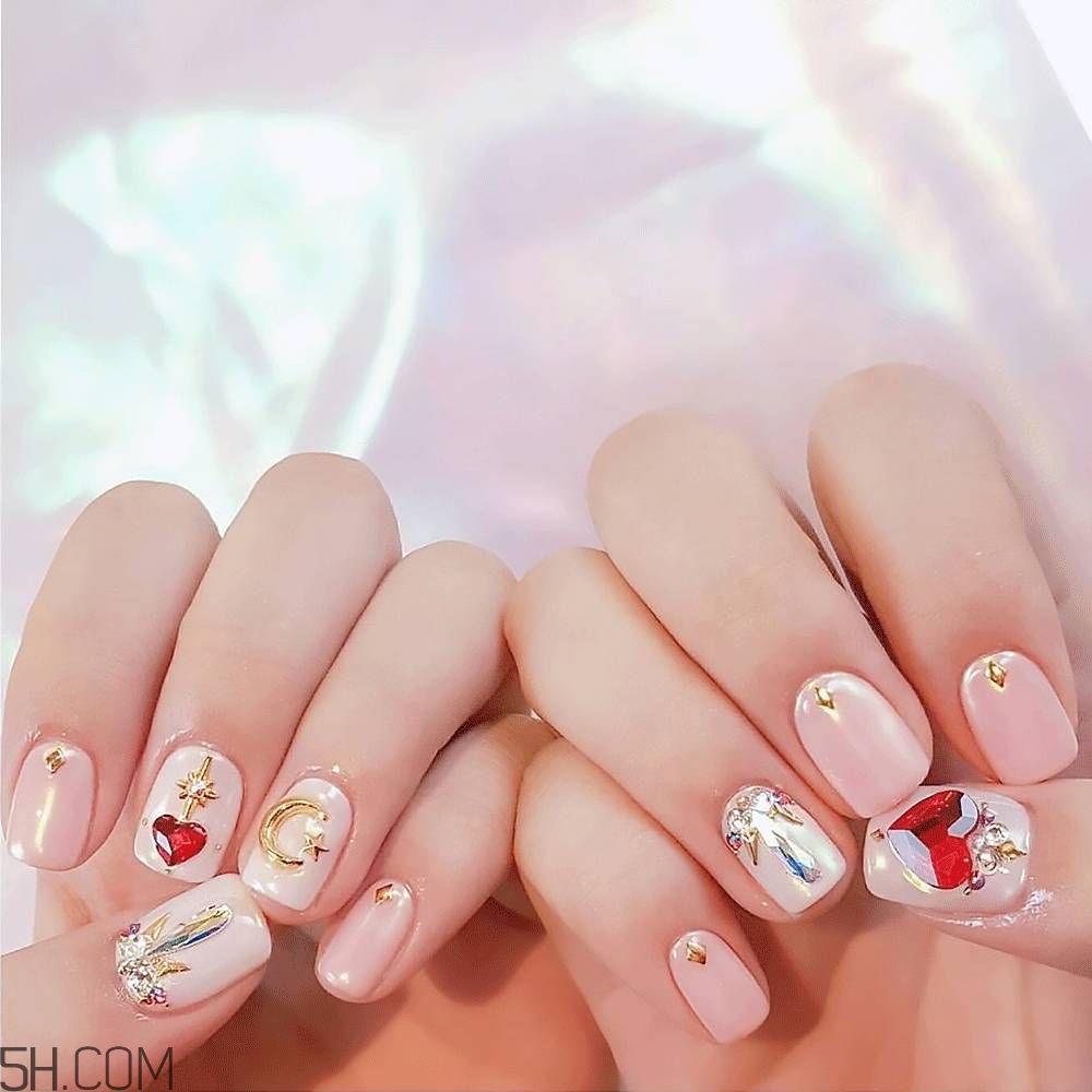 適合秋天的簡(jiǎn)單美甲圖片 ins上好看的美甲圖片推薦