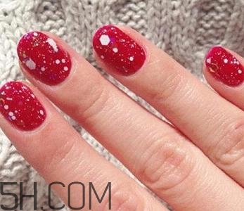 指甲軟是怎么回事？冬季美甲什么顏色好看？