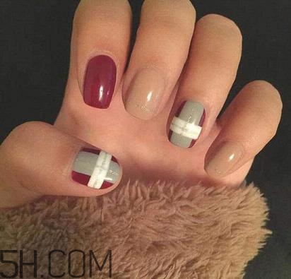 指甲軟是怎么回事？冬季美甲什么顏色好看？