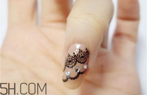 手指粗做什么美甲好看？蕾絲美甲怎么做教程圖解