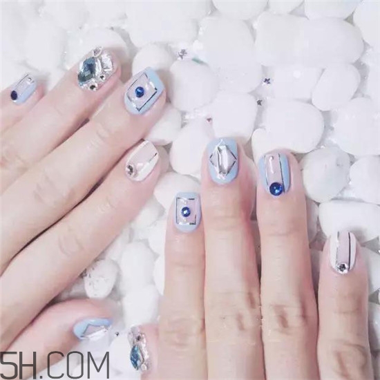 2018初春美甲新款式 簡(jiǎn)單美甲diy星空美甲教程