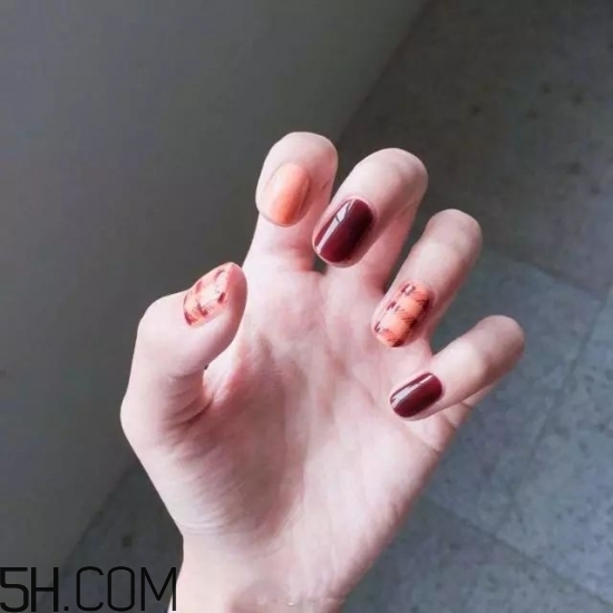 美甲涂什么顏色好看？2018冬天最美的韓式美甲