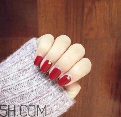 指甲軟是怎么回事？冬季美甲什么顏色好看？