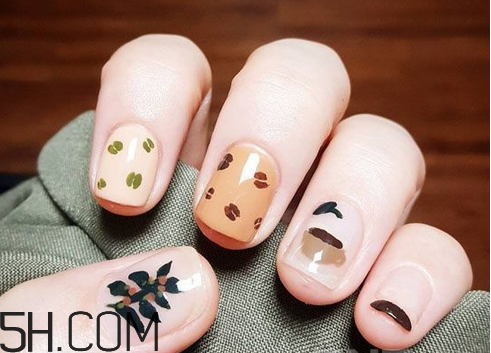 美甲涂什么顏色好看？2018冬天最美的韓式美甲