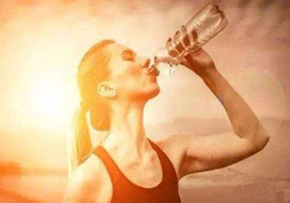 夜跑能喝水嗎？夜跑多久以后才能喝水？