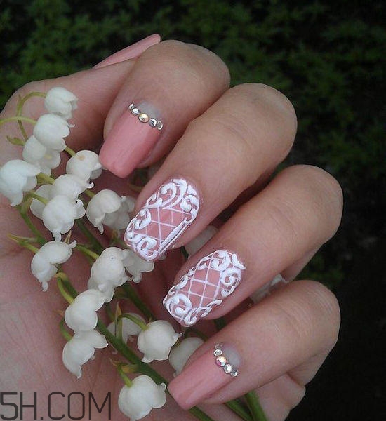春天什么樣的美甲好看？美甲蕾絲款式圖片大全