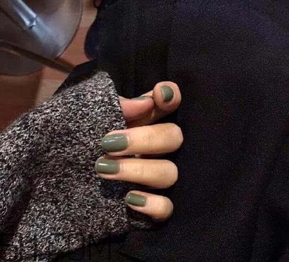 指甲軟是怎么回事？冬季美甲什么顏色好看？