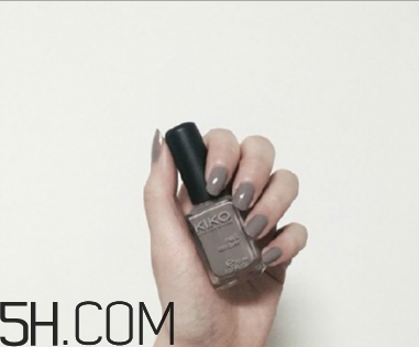 什么牌子指甲油好用？2018清新美甲圖片最新款