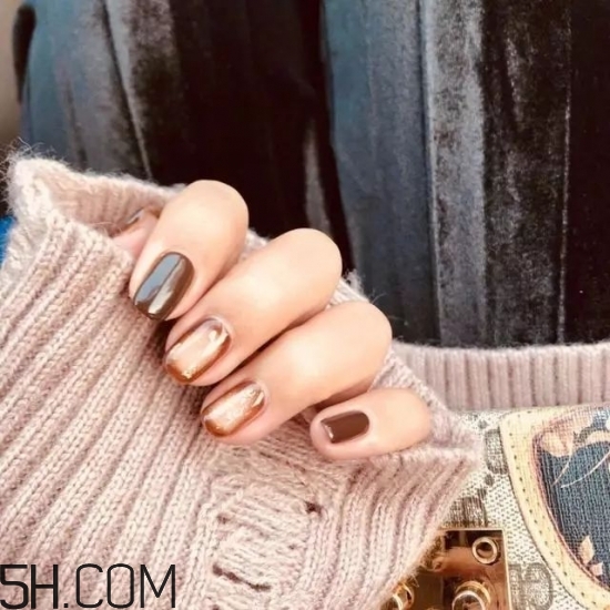 美甲涂什么顏色好看？2018冬天最美的韓式美甲