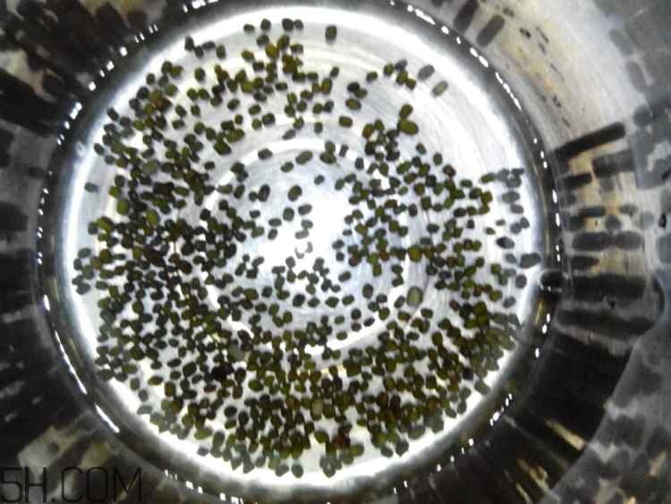 綠豆糕和香蕉能一起吃嗎？吃了綠豆糕還能吃香蕉嗎？