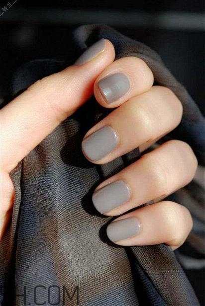 指甲軟是怎么回事？冬季美甲什么顏色好看？