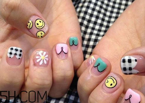 美甲涂什么顏色好看？2018冬天最美的韓式美甲