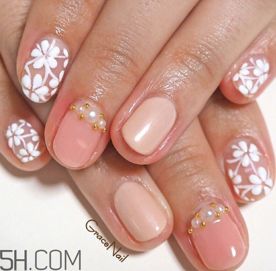 美甲什么顏色顯手白？日式美甲和普通美甲的區(qū)別