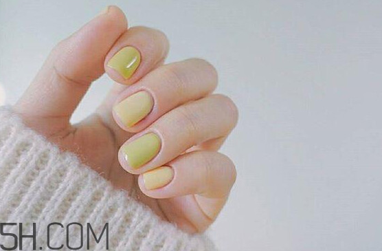 冬天美甲適合什么顏色？純色美甲跳色款式搭配圖