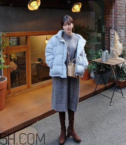 藍(lán)色棉襖配什么褲子？藍(lán)色棉服搭配褲子圖片