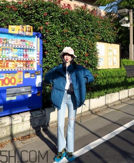 藍(lán)色棉襖配什么褲子？藍(lán)色棉服搭配褲子圖片