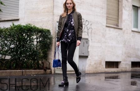 綠色飛行夾克怎么搭配？綠色飛行員夾克搭配女