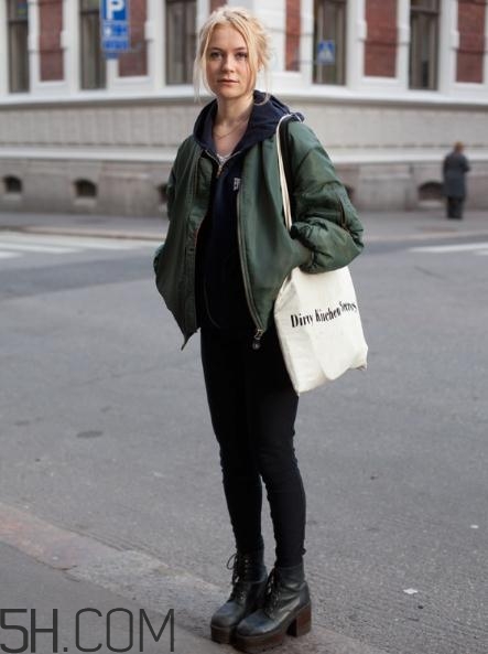 綠色飛行夾克怎么搭配？綠色飛行員夾克搭配女