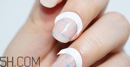 美甲店是怎么做指甲的？毛呢格子美甲教程圖解