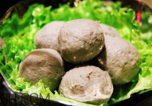 ?一個牛肉丸多少克 一斤牛肉做多少牛肉丸 ?一個牛肉丸多少克 一斤牛肉做多少牛肉丸