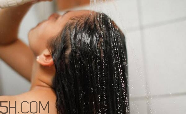 冷水洗頭頭痛怎么辦？冷水洗頭有什么危害？