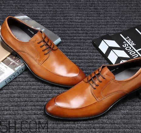 棕色皮鞋褪色怎么修復(fù)？棕色皮鞋掉色怎么補色？