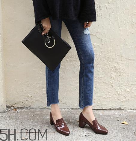 棕色皮鞋用什么顏色鞋油？棕色皮鞋怎么擦才能亮？