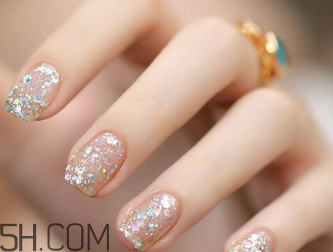 美甲店常用甲油膠品牌有哪些？沒有任何基礎(chǔ)學(xué)美甲難嗎？