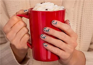 冬天美甲適合什么顏色？純色美甲跳色款式搭配圖