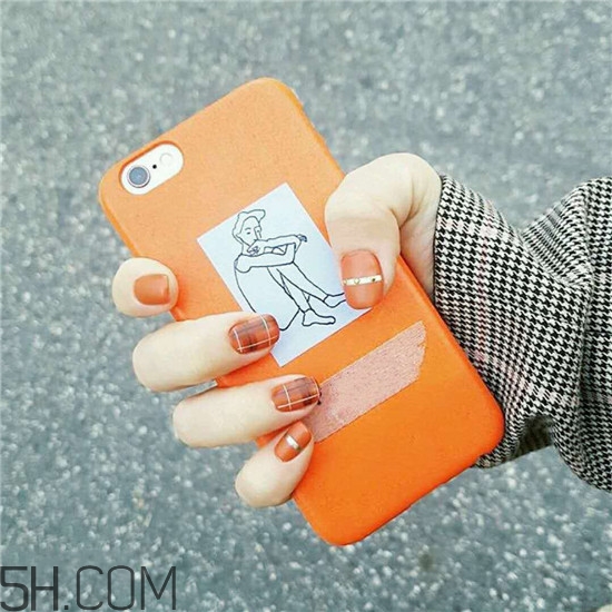 美甲店是怎么做指甲的？毛呢格子美甲教程圖解