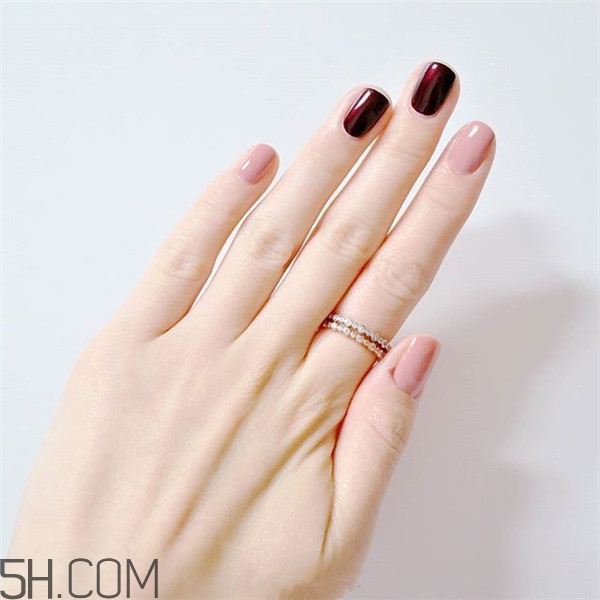 冬天美甲適合什么顏色？純色美甲跳色款式搭配圖