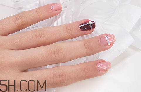 美甲店常用甲油膠品牌有哪些？沒有任何基礎(chǔ)學(xué)美甲難嗎？