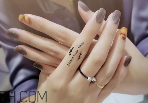 如何做反法式美甲圖解 芭比膠美甲的步驟 如何做反法式美甲圖解 芭比膠美甲的步驟