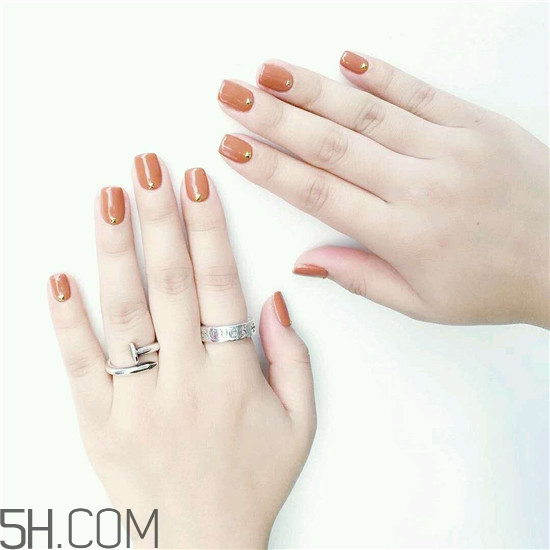 冬季美甲圖片焦糖色 涂指甲油的技巧和方法 冬季美甲圖片焦糖色 涂指甲油的技巧和方法
