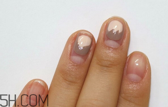 做磨砂美甲多少錢？卡通人物美甲教程步驟