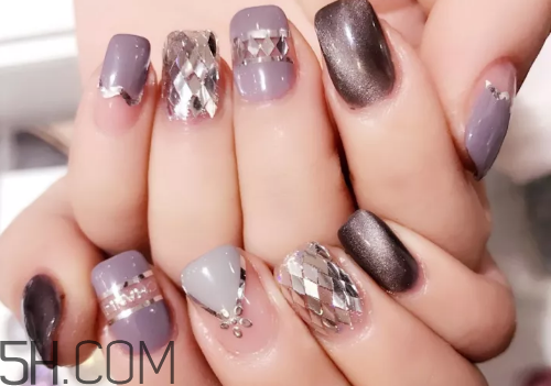 如何做反法式美甲圖解 芭比膠美甲的步驟 如何做反法式美甲圖解 芭比膠美甲的步驟