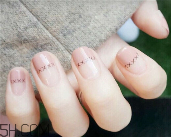 手指粗適合做什么美甲？美甲簡單大方新款圖片