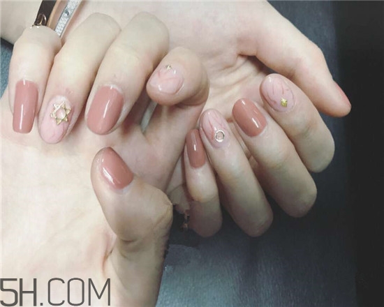 手指粗適合做什么美甲？美甲簡單大方新款圖片