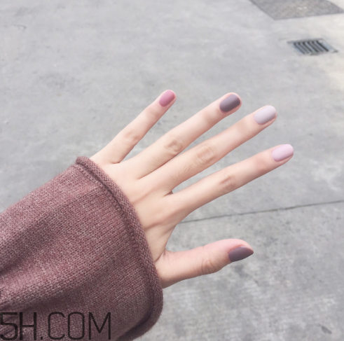 做磨砂美甲多少錢？卡通人物美甲教程步驟