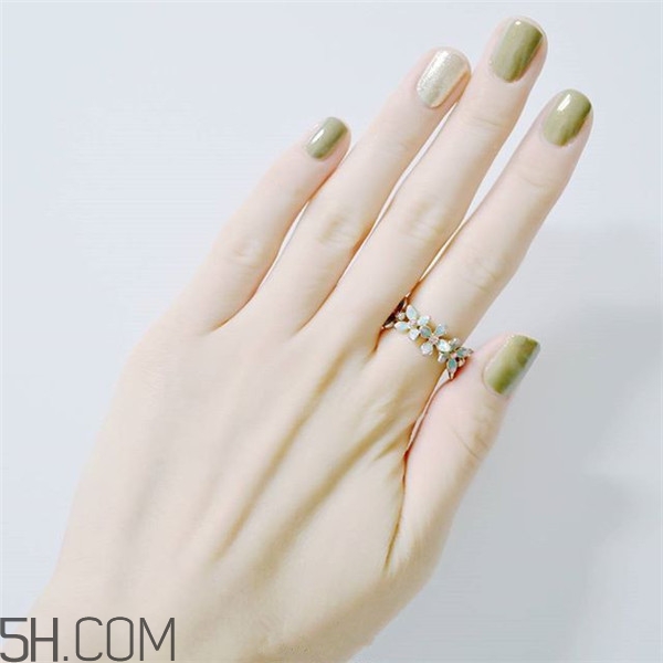 冬天美甲適合什么顏色？純色美甲跳色款式搭配圖