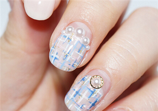美甲店是怎么做指甲的？毛呢格子美甲教程圖解
