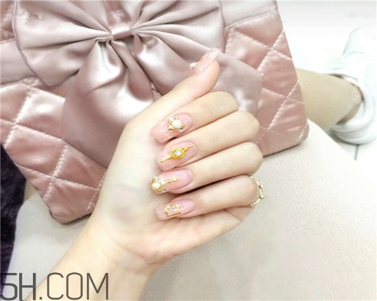 手指粗適合做什么美甲？美甲簡單大方新款圖片