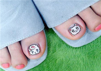 指甲油哪個(gè)牌子好？腳趾甲變色是怎么回事？