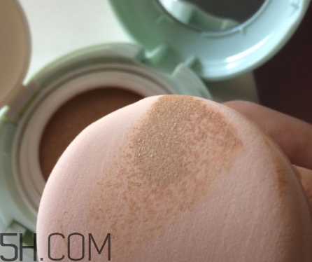 rojank茹妝氣墊cc霜好用嗎？茹妝蜂蜜氣墊皙皙霜評(píng)測(cè)