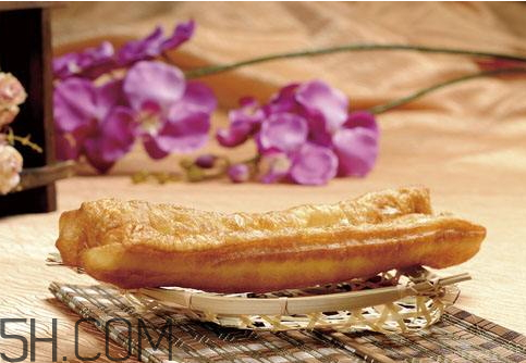 一根油條的熱量是多少 ?一根油條熱量多久消耗 一根油條的熱量是多少 ?一根油條熱量多久消耗