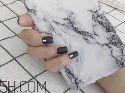 悅詩風(fēng)吟指甲油價格多少錢？美甲怎么快速卸掉？