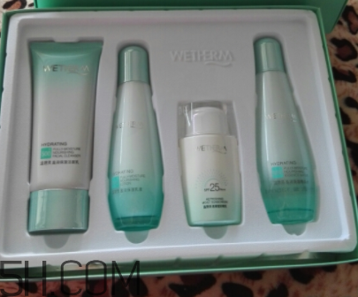 溫碧泉盈潤(rùn)系列適合年齡 溫碧泉盈潤(rùn)系列評(píng)測(cè) 溫碧泉盈潤(rùn)系列適合年齡 溫碧泉盈潤(rùn)系列評(píng)測(cè)