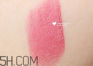 tf口紅干嗎？tf口紅滋潤和啞光區(qū)別