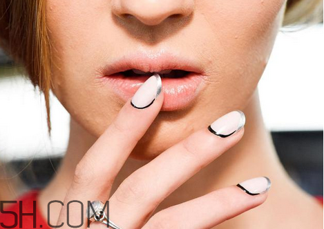 手黑適合做什么美甲好看？手膚色暗沉適合的指甲油